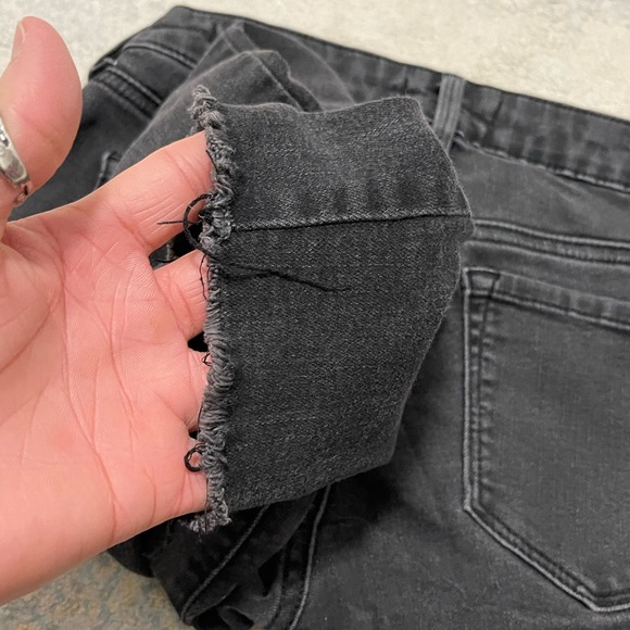 EUC Women’s Size 25 Jessica Simpson Kiss Me Super Skinny Jeans With Fringed Legs - Picture 11 of 12